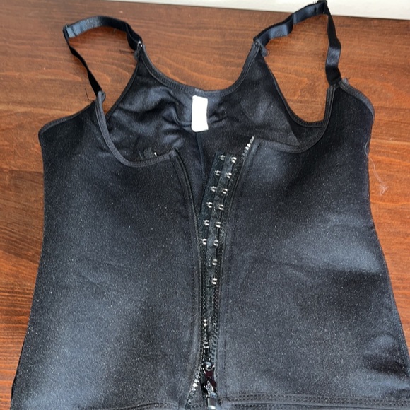 Reinforced Ribneck Shaper Size Medium NWOT - Picture 2 of 4